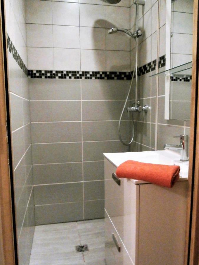 Les Belles Terrasses Dieppe ,3 Appartements , Le Vegetal De 1 A 8 Personnes , Le Tropical De 1 A 6 Personnes , Le Floral Avec Terrasse De 1 A 3 Personnes , Quartier Calme Au Stationnement Gratuit A Cote De L'Avenue Verte 외부 사진